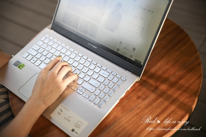 ASUS VivoBook S15筆電 (13).JPG