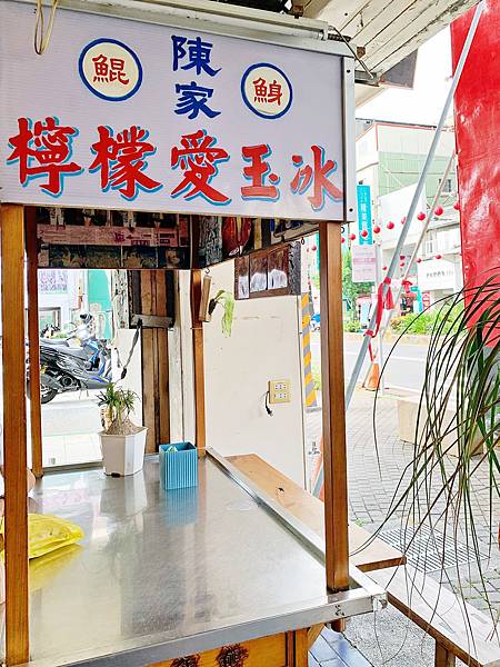 台南中西區│清水堂古早味冰：賣的不是愛玉而是一碗幸福的味道-店外復古攤位座位區