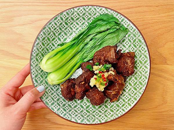 宅配美食│肉肉 Bah-Bah 台灣本土豬專家：做肉料理 廚房也可以保持優雅乾淨又衛生│照燒肉卷金針菇、古早味排骨、懷舊排骨酥、蔬菜炒胡椒肉絲