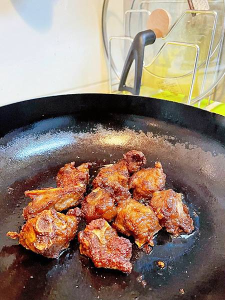 宅配美食│肉肉 Bah-Bah 台灣本土豬專家：做肉料理 廚房也可以保持優雅乾淨又衛生│照燒肉卷金針菇、古早味排骨、懷舊排骨酥、蔬菜炒胡椒肉絲