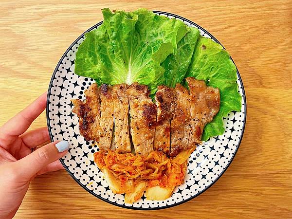 宅配美食│肉肉 Bah-Bah 台灣本土豬專家：做肉料理 廚房也可以保持優雅乾淨又衛生│照燒肉卷金針菇、古早味排骨、懷舊排骨酥、蔬菜炒胡椒肉絲