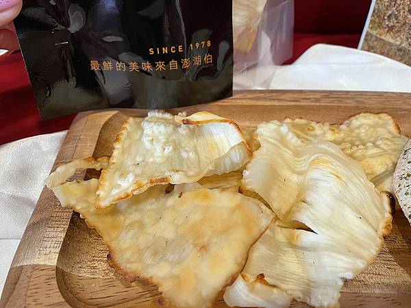 澎湖伯 飛卷片、宅配美食開箱丨咔咔吃-虎哩快樂年節零食組：過年吃零食不採雷，Umade嚴選台灣在地健康零嘴，年節送禮新選擇丨滿額贈虎虎絢彩萬用包