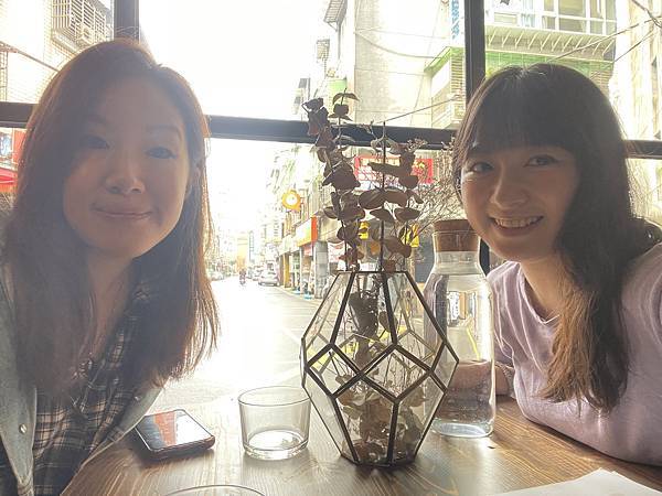 台北信義│OZ Cafe %26; Bistro:隱身在北醫巷內的質感小店,自然採光與千層蛋糕療癒女孩的心│早午餐、網美餐廳、近吳興街台北醫學大學【附菜單】 台北信義│OZ Cafe %26; Bistro:隱身在北醫巷內的質感小店,自然採光與千層蛋糕療癒女孩的心│早午餐、網美餐廳、近吳興街台北醫學大學【附菜單】