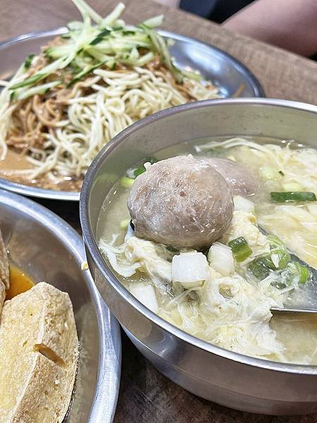 台北深坑│陸地涼麵：​​​​​​​在地隱藏美食餐廳，逛老街也可以舒適享用深坑臭豆腐│四川椒麻特色涼麵【附菜單】