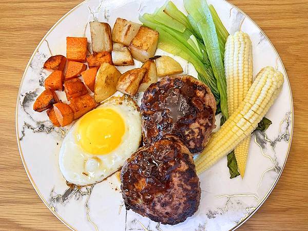 宅配生鮮│Food-x鮮蔬百寶箱：菜箱開箱做西餐料理，高級食材做豐盛三餐│啤酒鮮蝦溫沙拉、照燒雞腿排、櫛瓜煎餅、紅酒甜醬漢堡肉排餐、酥皮馬鈴薯