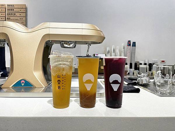 桃園站前│山焙 Sunbay：傳承百年的純正好味道，88°C新鮮現磨現沖現泡的台灣好茶│山焙招牌88°C焙茶│桃園成功店【附菜單】三億茶行