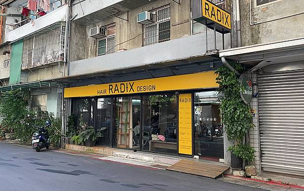 台北信義區髮廊│Radix Hair Design：台北最美環保綠⾊沙龍，以歐洲OWay有機髮品SPA舒緩、平衡、淨化，拯救出油頭皮與乾躁髮質│髮型設計師Pony│信義區染燙髮、台北世貿101護髮