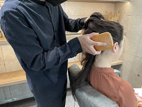 台北信義區髮廊│Radix Hair Design：台北最美環保綠⾊沙龍，以歐洲OWay有機髮品SPA舒緩、平衡、淨化，拯救出油頭皮與乾躁髮質│髮型設計師Pony│信義區染燙髮、台北世貿101護髮