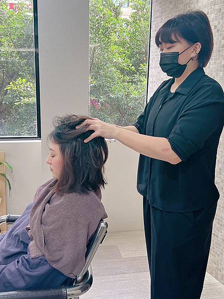 台北中山區髮廊│DavidJohn Hair Salon：台北有機環保綠⾊沙龍，體驗歐洲OWay有機髮品火山泥療去角質療程，拯救細軟扁塌髮質，重回蓬鬆光澤亮髮│髮型設計師