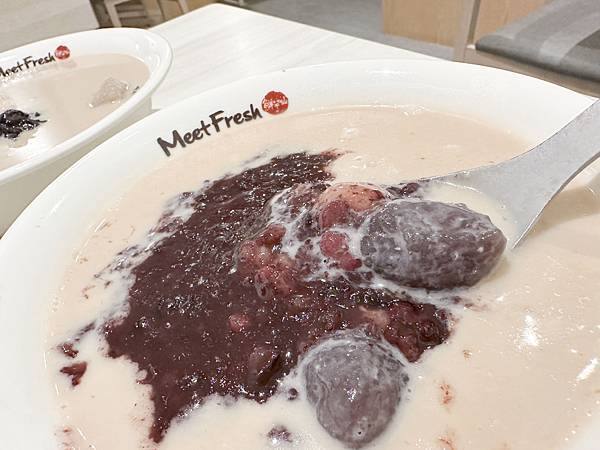 桃園美食│鮮芋仙桃園桃鶯店：冬季新品限定芋頭椰奶復興【超芋圓主義】巨無霸芋圓【浪漫紫芋】浪漫紫薯配料│歡迎參觀－鮮芋仙美術館