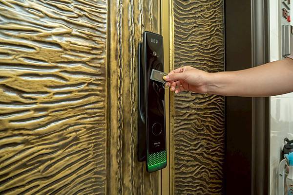 智慧電子門鎖推薦│韓國MILRE MDL-9800智慧門鎖:臉部辨識 3D AI 免持解鎖,讓生活更安全便利 智慧電子門鎖推薦│韓國MILRE MDL-9800智慧門鎖:臉部辨識 3D AI 免持解鎖,讓生活更安全便利