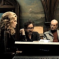 Michelle-Pfeiffer-Director-Tim-Burton-and-Jonny-Lee-Miller-in-Dark-Shadows