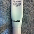 Chanel white spot roll