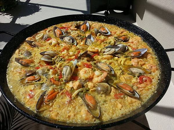 rich-paella-887813_1920.jpg