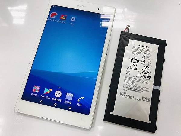 SONY Z3 Tablet Compact 電池膨脹 (1).jpg