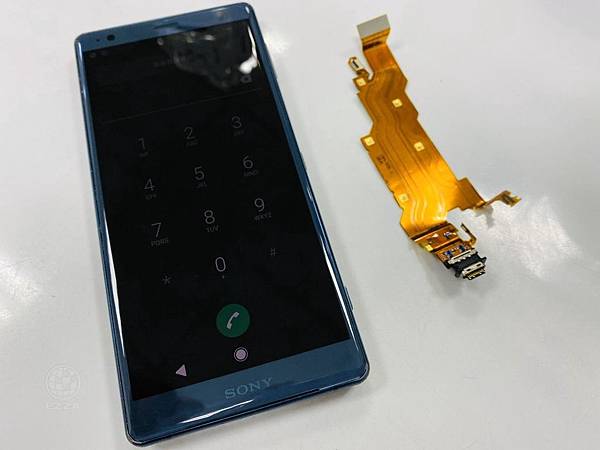 SONY XZ2充電異常.jpg