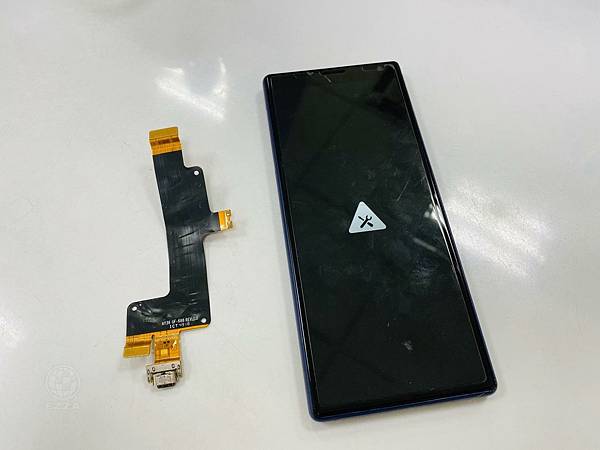 Sony Xperia 10 Plus無法充電(1).jpg