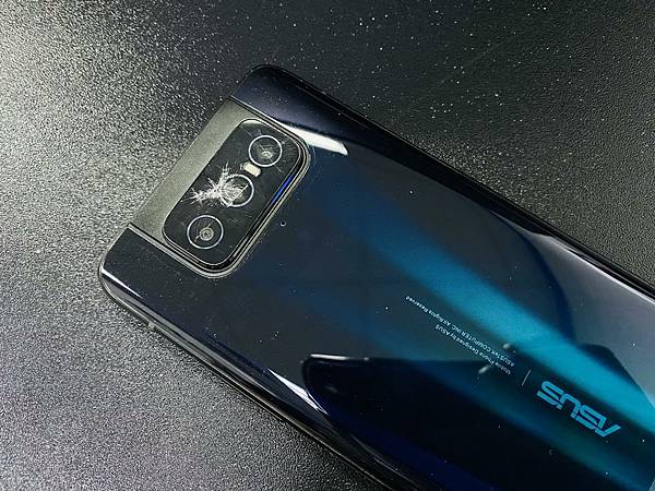 ASUS ZF7鏡片破裂.jpg ASUS ZF7鏡片破裂.jpg