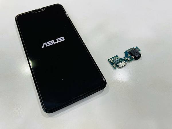 ASUS Zenfone MAX PRO (M2)充電異常.jpg ASUS Zenfone MAX PRO (M2)充電異常.jpg