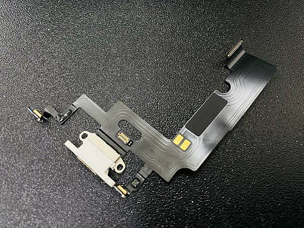 IPHONE XR無法充電(1).jpg IPHONE XR無法充電(1).jpg