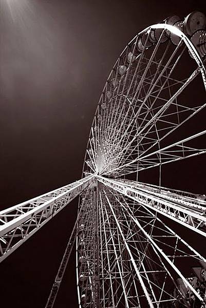 4.Ferris_wheel_in_Paris_by_ploftdk.jpg