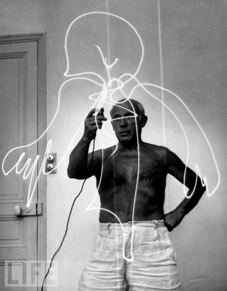 74.picasso-light-drawing-6.jpg