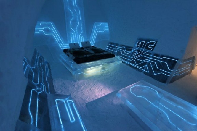 4-tron-blue-futuristic-bedroom-theme