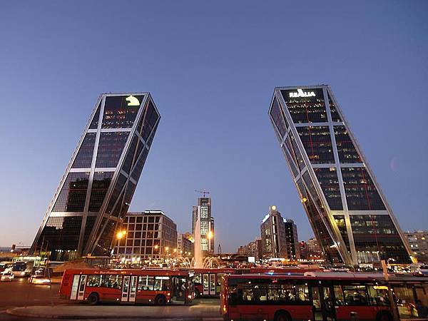 5.Plaza_de_Castilla_(Madrid)_06