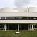 3.800px-Villa_Savoye_arriere.jpg