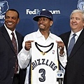 capt.70535b20f6e8499ca325aa51e52abf16.grizzlies_iverson_basketball_tnlm101.jpg