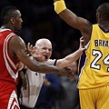 Kobe Bryant Ron Artest Altercation 4.jpg