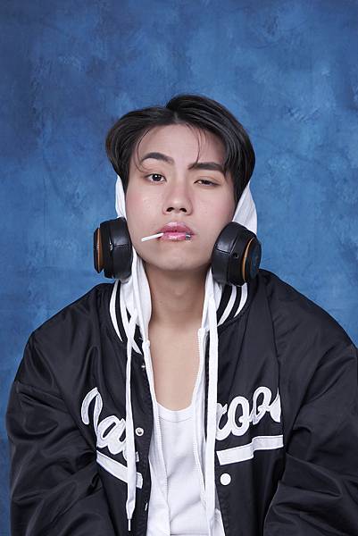 美式證件照正式崛起！韓式證件照也能拍下精緻美式風格，男女生也