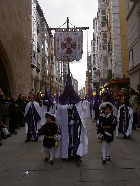 近照聖周遊行，也有兒童， Burgos， 2011年