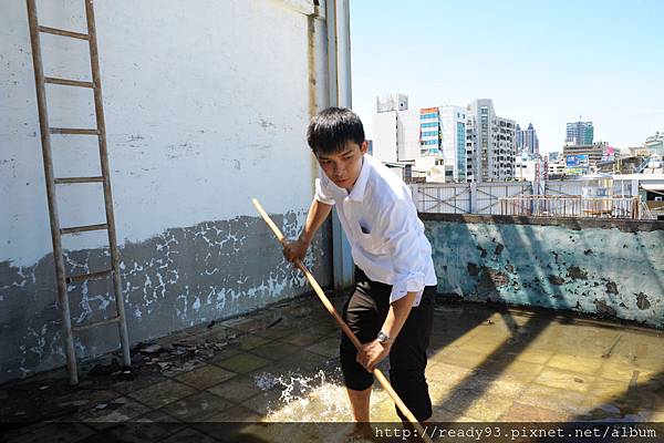 颱風過後 處理頂樓積水