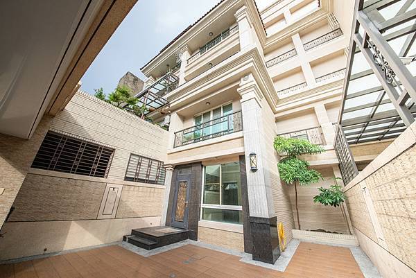 賀成交｜鳳山區｜鳳山國中捷運站｜電梯透天｜大面寬雙車｜專約 