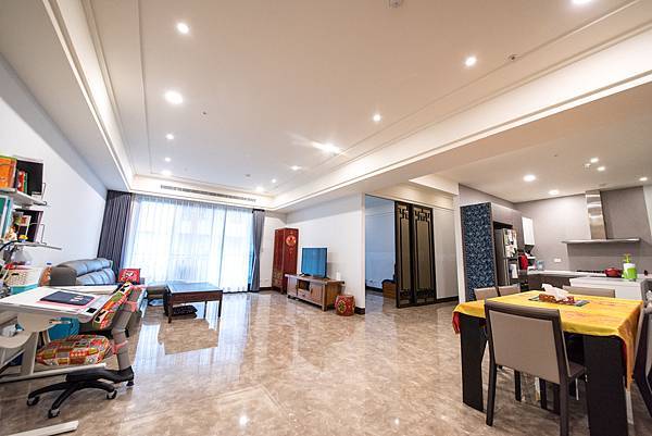 賀成交｜鼓山區｜R14巨蛋本業皇廷｜四房平車｜專約成交 賴啟