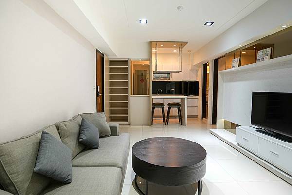 賀成交｜鳳山區｜新文山｜華悅｜兩房平車｜精品裝潢｜專約｜賴啟