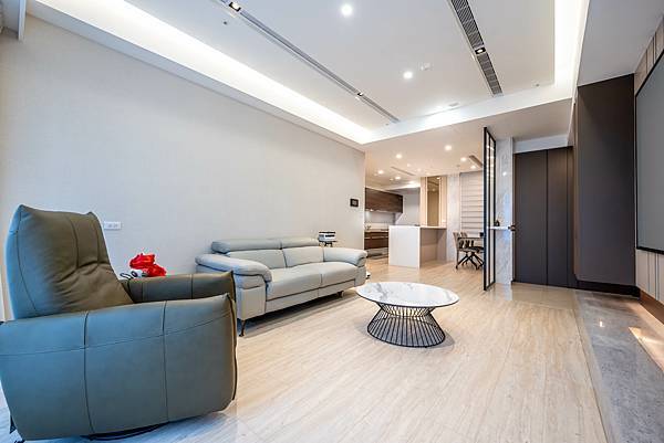 苓雅區｜文化中心｜京城逸文苑三房平車送露臺｜賴啟文09826