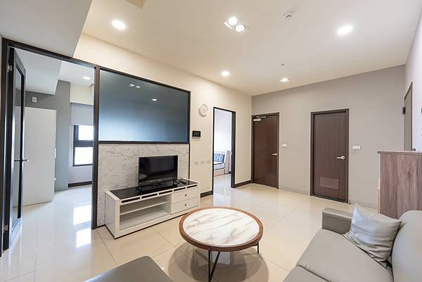 售｜楠梓區｜高雄大學｜悅讀天悅｜兩房平車｜專約 賴啓文 09