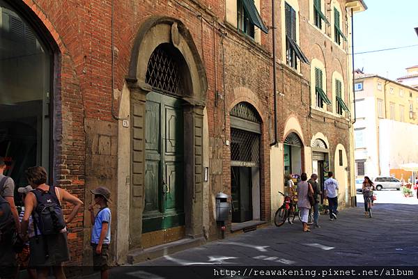 0811 Lucca 街景 街上偶見零星的遊客