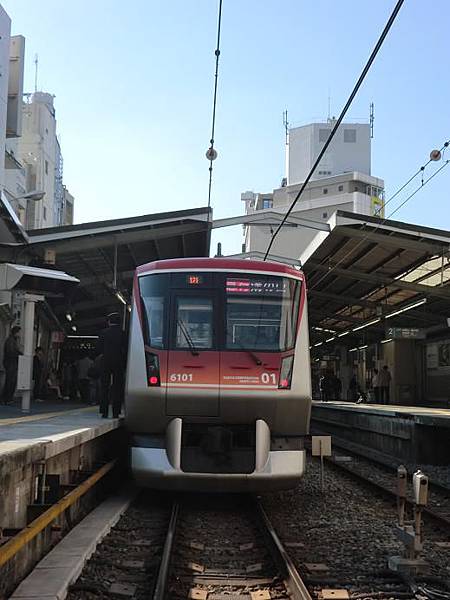 難得拍到正面的電車