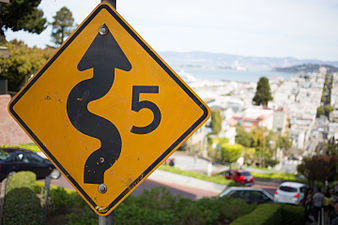 Lombard_Street_(San_Francisco)_Sign_Photowalkabout_March_23_2013-8673.jpg