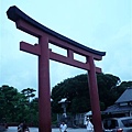 鶴岡八幡宮前的鳥居