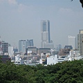 從橫濱外國人墓地遠眺横浜ランドマークタワー