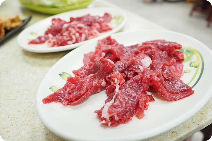 台南美食,沙茶爐,溫體牛肉,牛肉鍋,松大沙茶豬牛肉爐,手工沙茶醬,火鍋料理,台南必吃,台灣小吃,台南火鍋,吃到