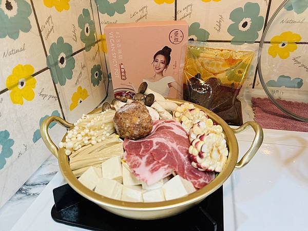 低卡美味！開箱愛雅辣呦 超濃郁新品「叻沙饗味鍋」，加熱即食的