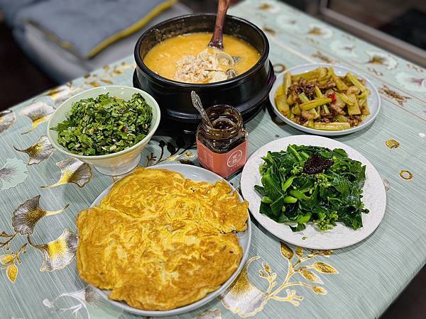 低卡美味！開箱愛雅辣呦 超濃郁新品「叻沙饗味鍋」，加熱即食的