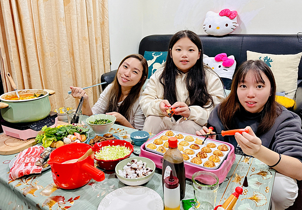 低卡美味！開箱愛雅辣呦 超濃郁新品「叻沙饗味鍋」，加熱即食的