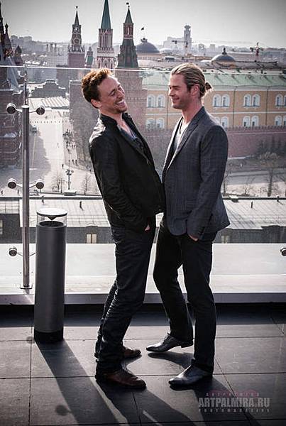 Chris Hemsworth & Tom Hiddleston