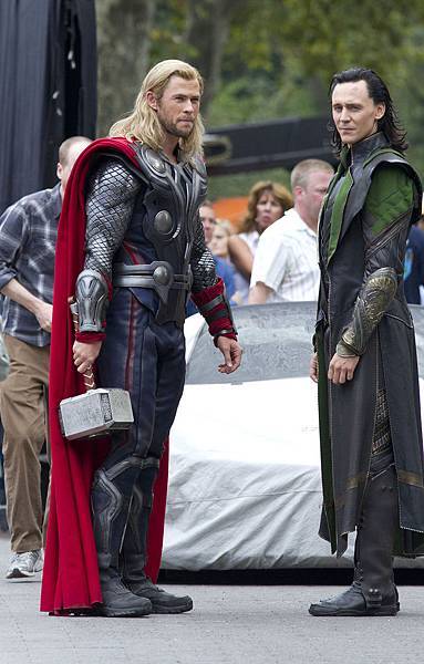 Chris Hemsworth & Tom Hiddlesto